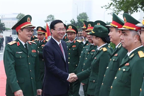 Le président Vo Van Thuong appelle Viettel à conforter sa position en tant que groupe économique principal du pays