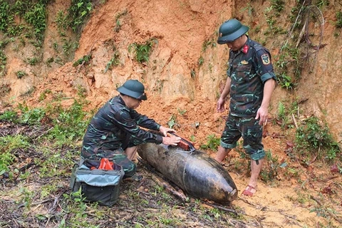 Neutralisation d’une bombe laissée par la guerre à Nghe An