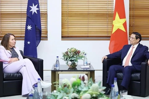 Entrevue entre le PM Pham Minh Chinh et la présidente du Sénat australien