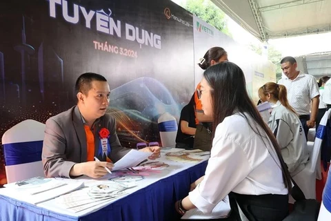 Plus de 5.200 emplois proposés au salon de l'emploi de Ho Chi Minh-Ville