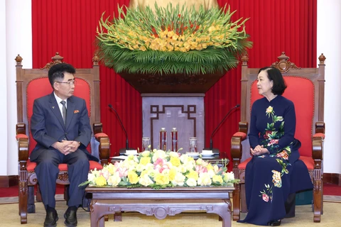 Mme Truong Thi Mai reçoit une délégation du Parti des travailleurs de Corée