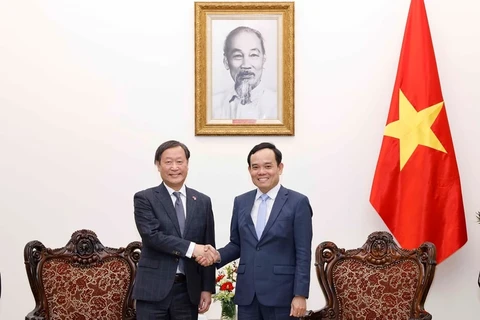 Le vice-PM Tran Luu Quang reçoit le vice-président exécutif senior de la JICA