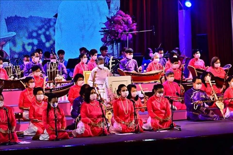 La princesse thaïlandaise compose et interprète une œuvre musicale sur le Vietnam