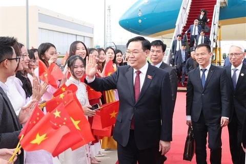 Le président de l’Assemblée nationale Vuong Dinh Huê arrive en Chine pour une visite officielle