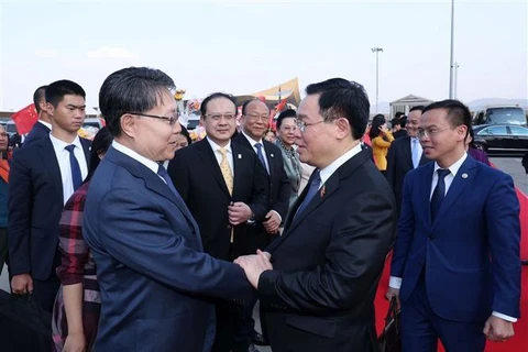 Le président de l’AN Vuong Dinh Huê termine sa visite officielle en Chine