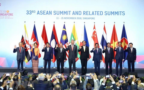 Le Premier ministre Nguyen Xuan Phuc au 33e Sommet de l'ASEAN à Singapour