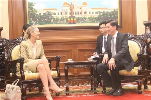 Vietnam et Royaume-Uni coopèrent dans l’économie, l’investissement et l’éducation