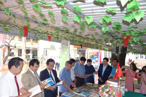 Journée du livre et exposition sur Hoang Sa et Truong Sa à Hai Duong