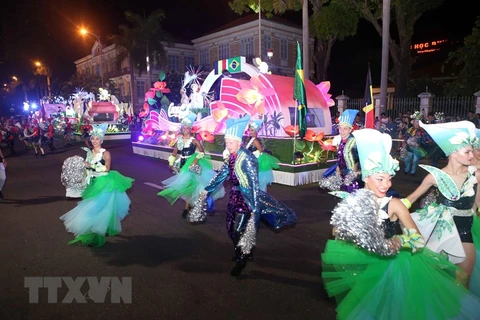 Le carnaval de rue à Da Nang animé et impressionnant