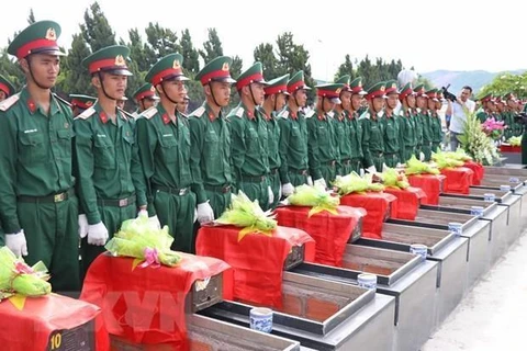 Inhumation des restes de soldats vietnamiens à Kien Giang et à Gia Lai