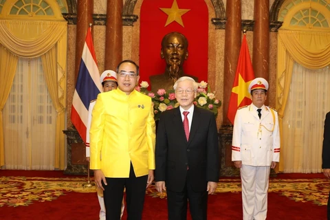 Le président Nguyen Phu Trong reçoit les ambassadeurs de différents pays