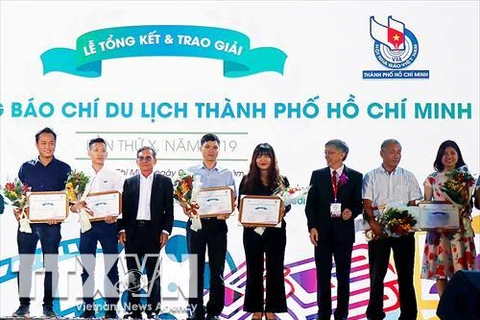 Tourisme : deux journalistes de la VNA reçoivent des prix de Ho Chi Minh-Ville