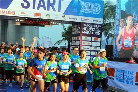 Plus de 3.000 coureurs participent au HalongBay International Heritage Marathon