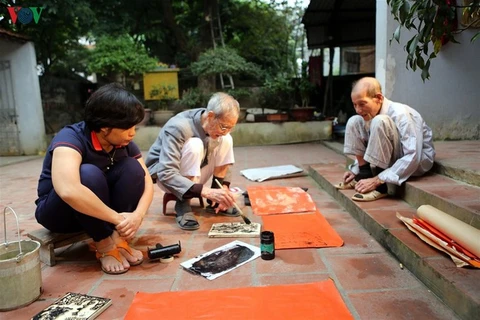 Restaurer les estampes de Kim Hoàng