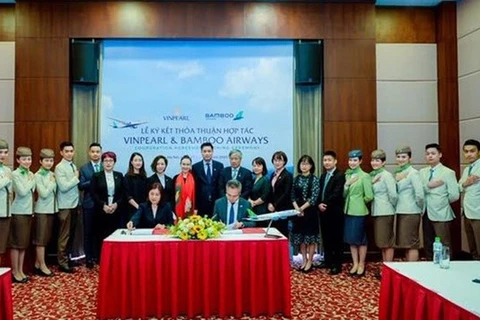 Bamboo Airways et Vinpearl coopèrent pour développer des produits touristiques et aériens