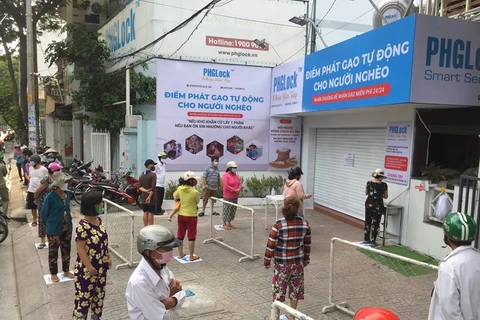 Le premier "ATM riz" pour les personnes à faible revenu à Hanoï