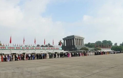 Célébration du 130e anniversaire du Président Ho Chi Minh