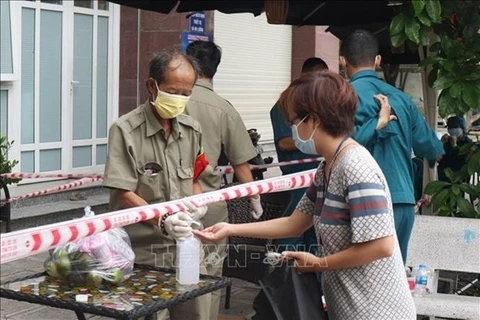 Ho Chi Minh-Ville achève la remise de l'aide financière aux personnes touchées par le COVID-19