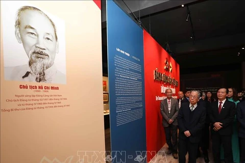 Exposition sur le Parti communiste du Vietnam et ses congrès nationaux à Hanoï