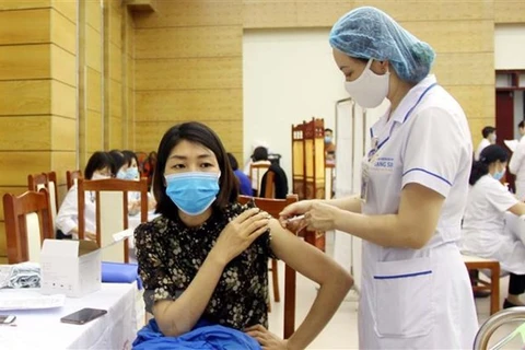 Le Vietnam accélère la vaccination contre le COVID-19