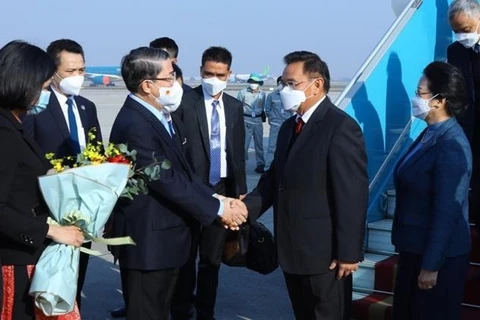 Le président de l’AN du Laos commence sa visite officielle au Vietnam