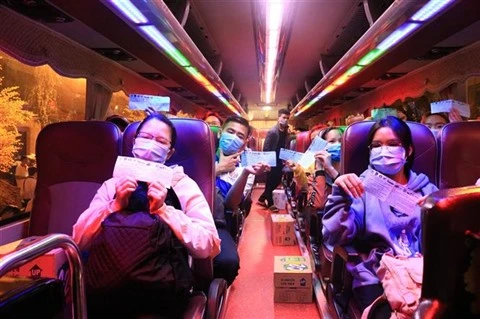 Têt traditionnel: des entreprises à Dông Nai offrent des billets de bus gratuits à des ouvriers