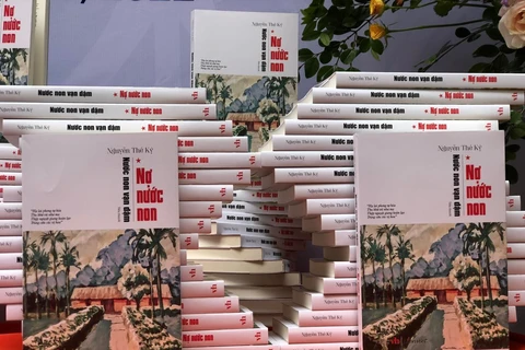 Une pièce de théâtre et un roman sur le Président Hô Chi Minh présentés au public