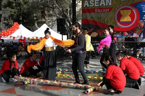 Les pays de l'ASEAN font promotion de la culture traditionnelle à la foire Bazar en Argentine