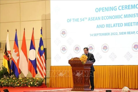 Ouverture de la 54e réunion des ministres de l'Économie de l'ASEAN au Cambodge