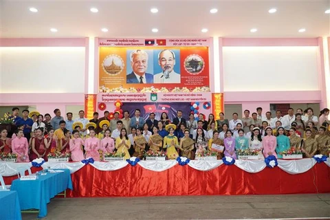 Un quiz sur l'histoire des relations Vietnam – Laos organisé à Vientiane