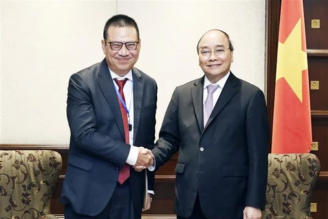 Le président Nguyen Xuan Phuc rencontre des dirigeants de grandes entreprises thaïlandaises