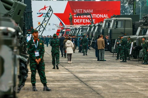 Le premier Salon international de la défense du Vietnam s'est tenu à Hanoï