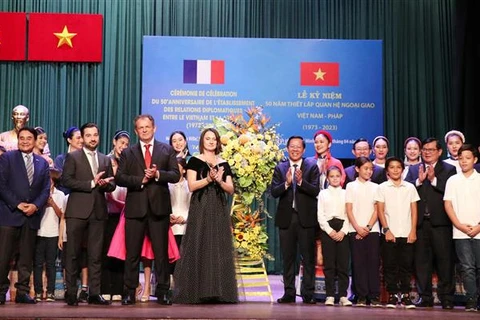 Le 50e anniversaire de relations diplomatiques Vietnam - France célébré à Hô Chi Minh-Ville