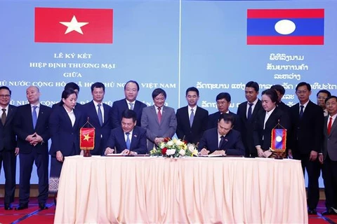 Signature d’un nouvel accord commercial Vietnam-Laos