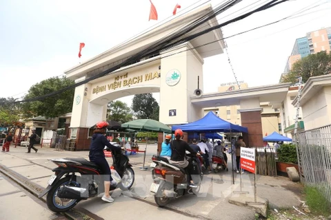 COVID-19: L'hôpital Bach Mai appelé à respecter scrupuleusement les mesures de prévention
