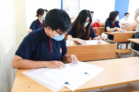 COVID-19 : l'examen de fin d'études secondaires commence en toute sécurité