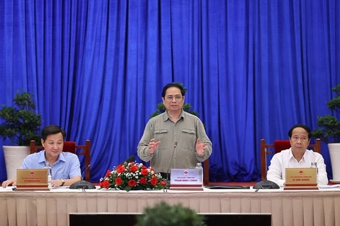 Le PM travaille avec des unités sur les projets d'autoroute de la province de Khanh Hoa à Dong Nai