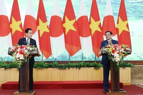  Les Premiers ministres vietnamien et japonais rencontrent la presse