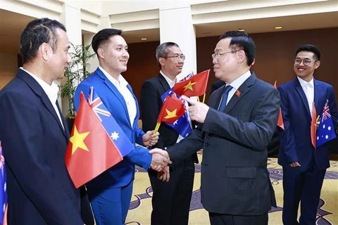 Vuong Dinh Hue se rend à l’ambassade du Vietnam en Australie