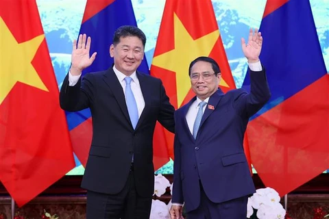 Le PM Pham Minh Chinh rencontre le président mongol Ukhnaagiin Khurelsukh