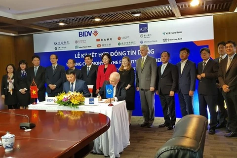 La BAD prête 300 millions dollars à la BIDV pour soutenir les PME vietnamiennes