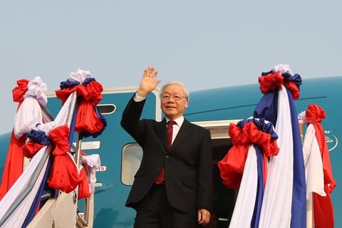 Le Secrétaire général et président Nguyen Phu Trong est arrivé à Vientiane