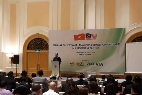 Automobiles : les entreprises malaisiennes étudient des opportunités d'investissement au Vietnam