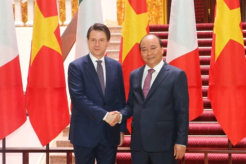 Le Premier ministre italien en visite officielle au Vietnam
