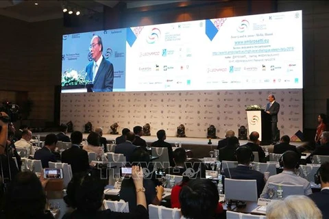 Les PM vietnamien et italien coprésident le Forum d'entreprises Italie-ASEAN