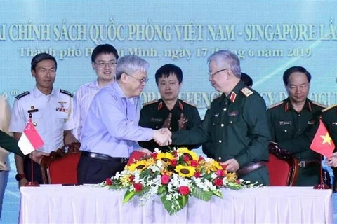 Le Vietnam et Singapour renforcent leur coopération dans la défense