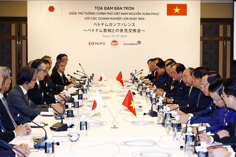 Le PM Nguyen Xuan Phuc rencontre les dirigeants de grandes entreprises japonaises