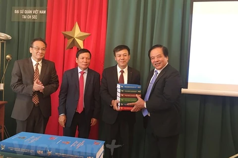 Lancement de l'ensemble du grand dictionnaire tchèque-vietnamien