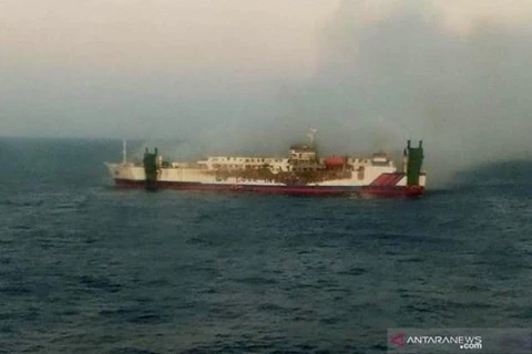 Indonésie: 4 morts et une trentaine de disparus dans l'incendie d'un navire