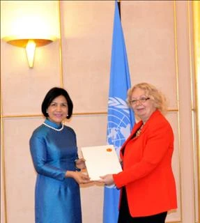 L'ambassadrice Le Thi Tuyet Mai rencontre la directrice générale du Bureau de l'ONU